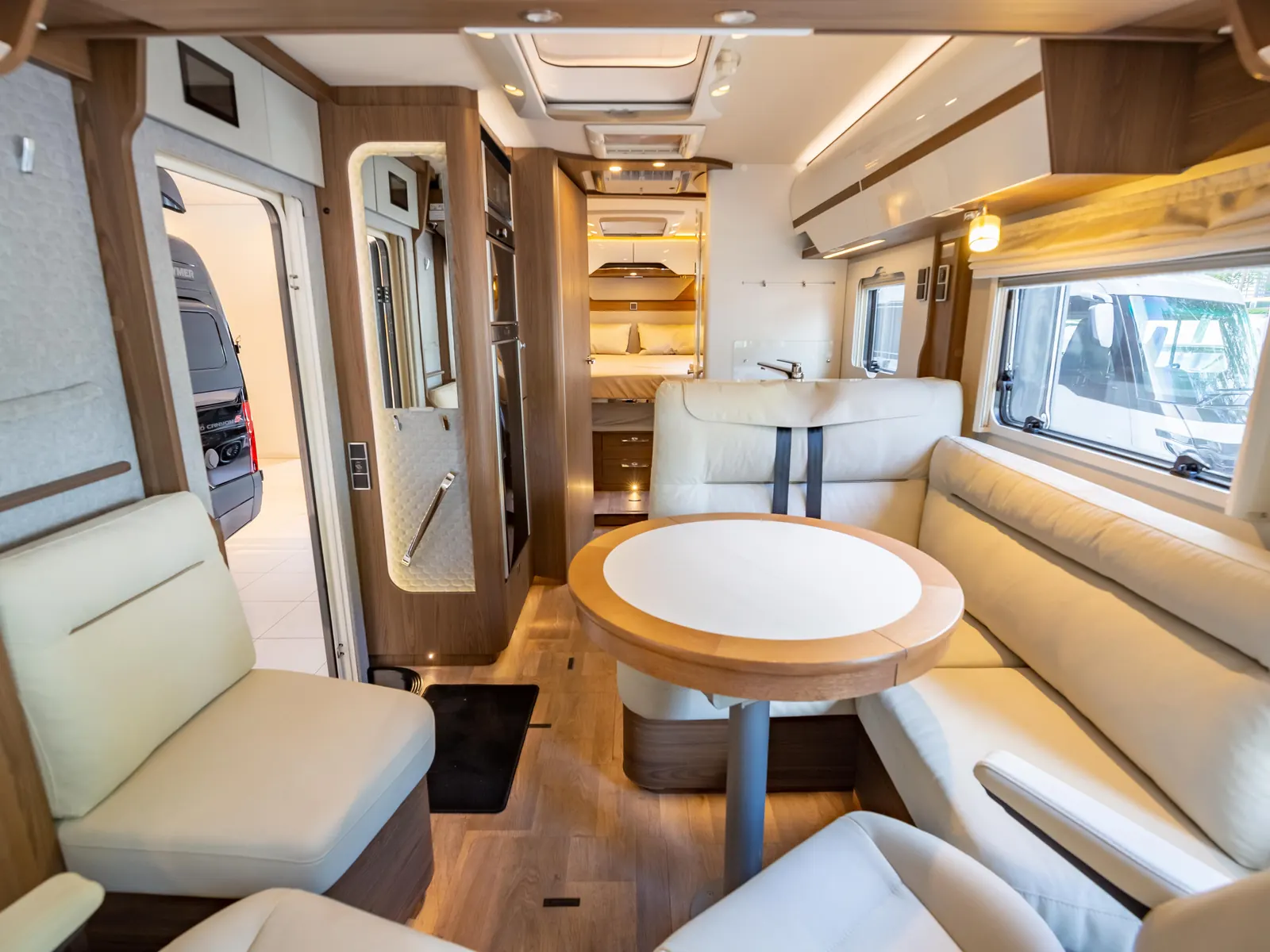 Woongedeelte van een Hymer integraal richting de cabine