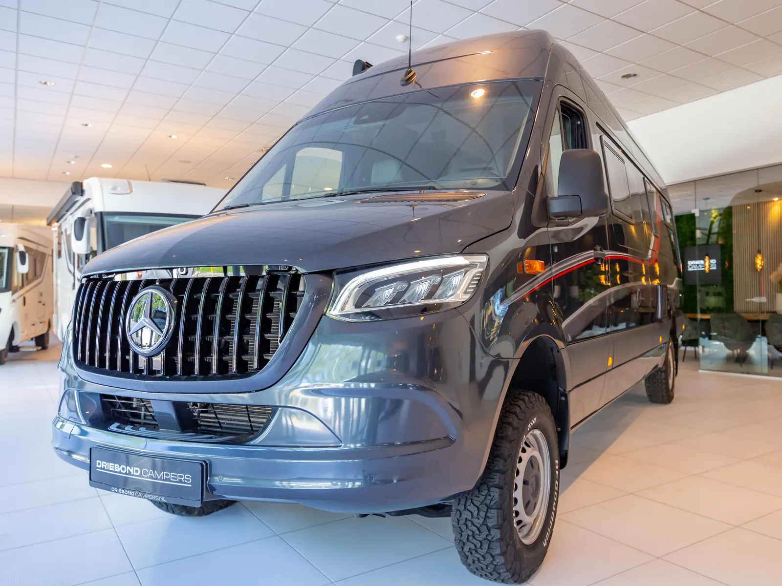 Kabe-camper op Mercedes-Benz Sprinter in de showroom van Driebond Campers